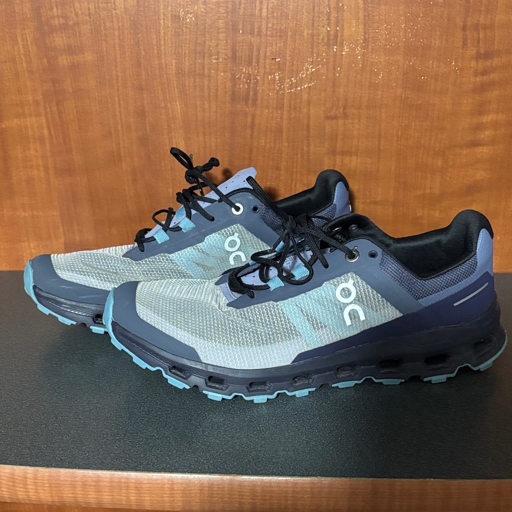 On cloud Running Women's Gray and Black Athletic Shoes Size 9.5